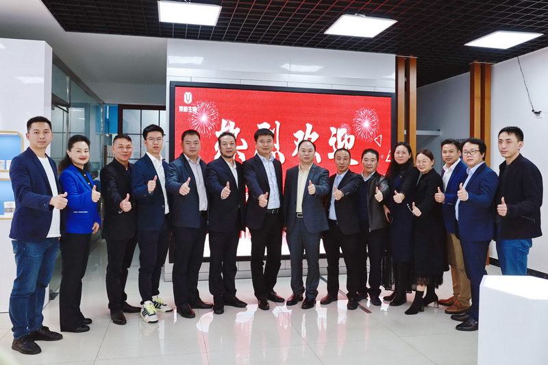 ประธานาธิบดี Liu และคณะจาก Raoping Chamber of Commerce เยี่ยมชม Rheinland Group