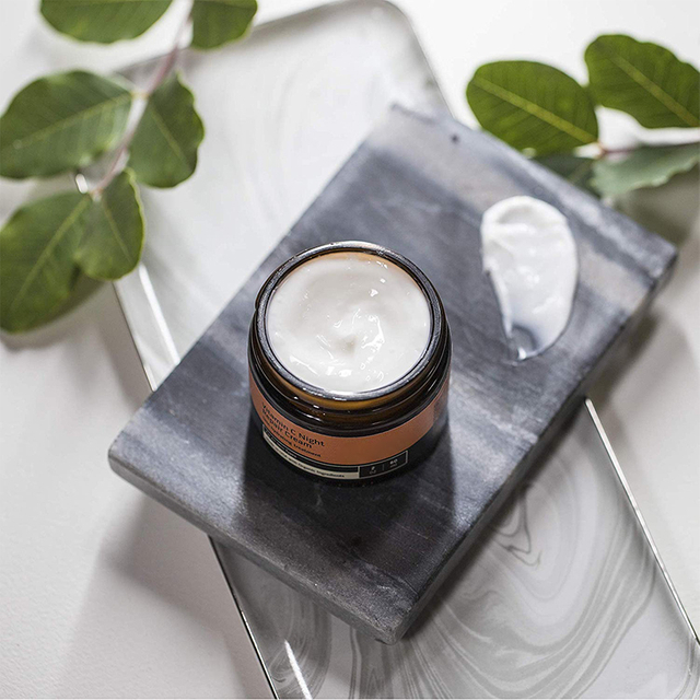 ครีมบำรุงผิวหน้าวิตามินซีต่อต้านริ้วรอยฉลากส่วนตัว